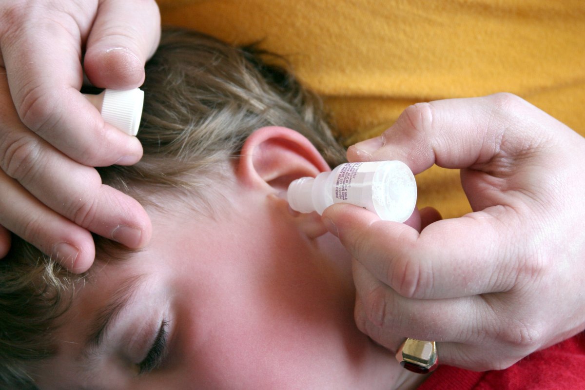 zapalenie ucha dziecka - stosowanie kropli