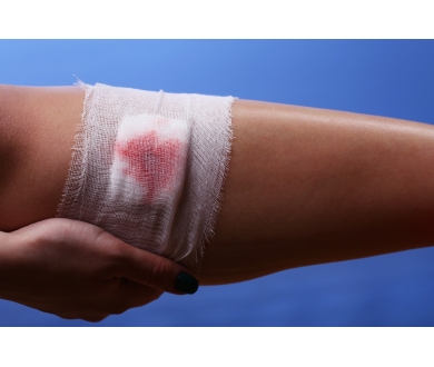 Jak przyspieszyć gojenie ran? Sprawdzone sposoby na otarcia, rany i zadrapania